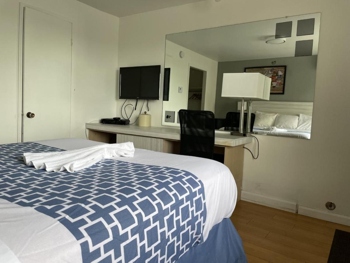 Standard Queen Room